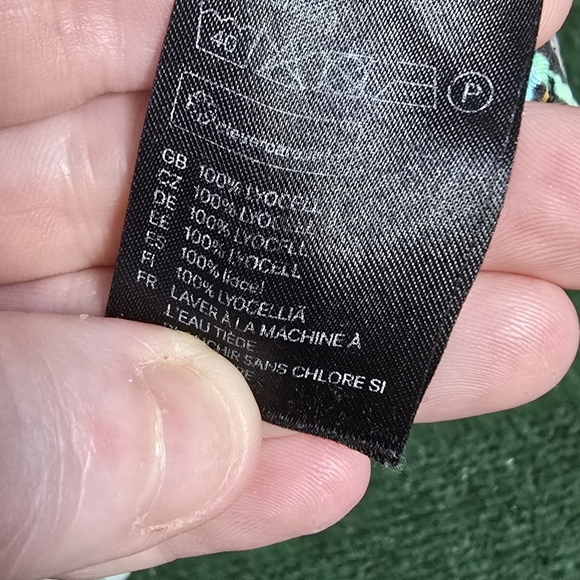 H&M❤️COACHELLA | 2015 Southwestern Geometric Short Sleeve Button Down Shirt - Picture 2 of 12